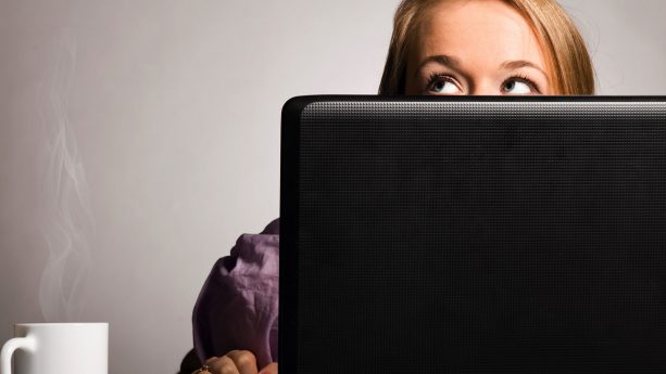computer-laptop-woman-thinking-ss-1920-min