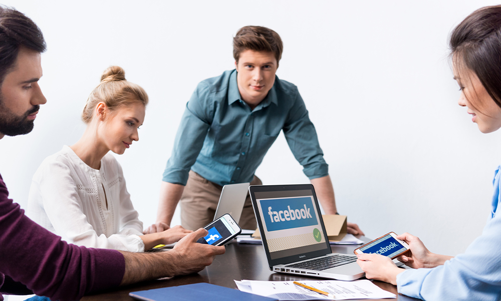 Facebook Tests New Sidebar Ad Format with Horizontal Image Above Body Copy